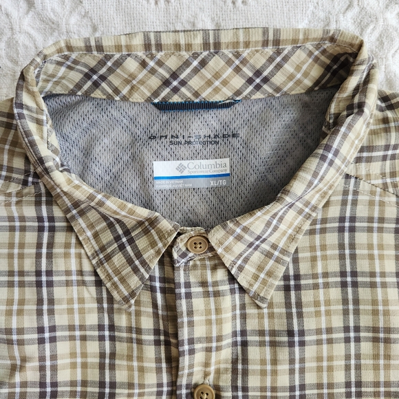 Handsome Columbia Plaid Short Sleeve Shirt XL Two Front Pockets Vented Back - Picture 1 of 8